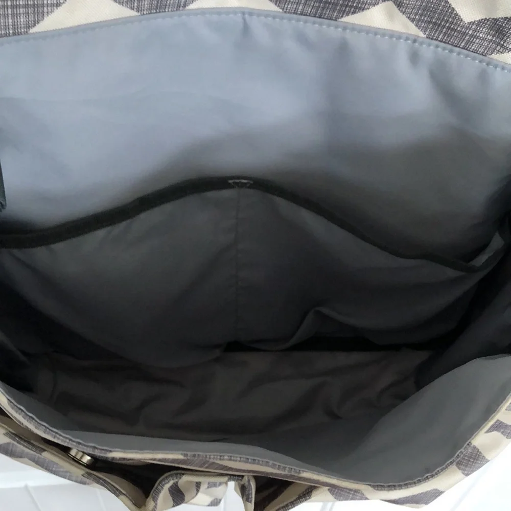 Skip Hop Diaper Bag Chevron White & Gray Changing Pad Shoulder Strap!